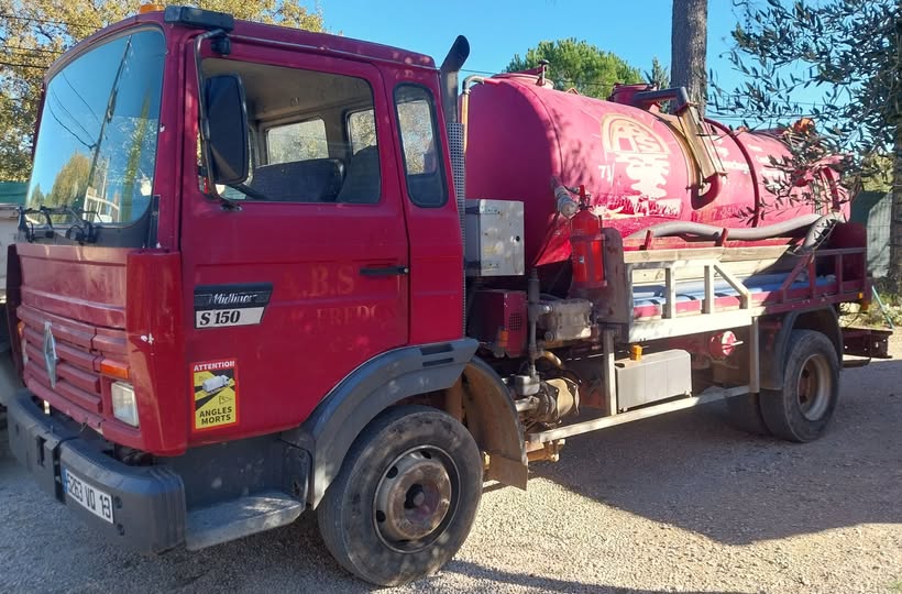 Camion d'assainissement